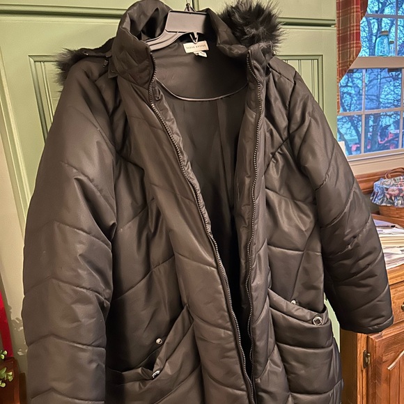 Susan Graver Black Puffy winter coat w/ fur lined trimmed hood. - Picture 1 of 3